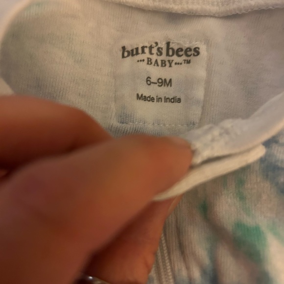 2 Burt’s Bees Baby 6-9 month sleep and play outfits - Picture 8 of 10